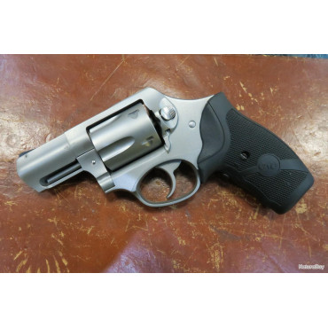Revolver Ruger SP101 Hammerless 2.5" cal 357 mag Poignée Crimson Trace OCCASION